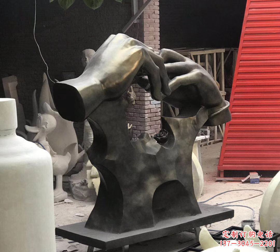 内蒙古玻璃钢仿铜戒指雕塑浪漫情感的象征