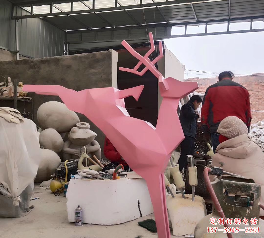 内蒙古不锈钢彩绘小鹿雕塑艺术与美感的完美结合