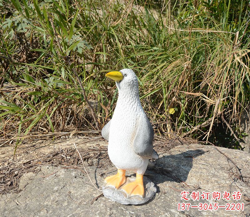 内蒙古和平鸽雕塑传递和平的美丽象征