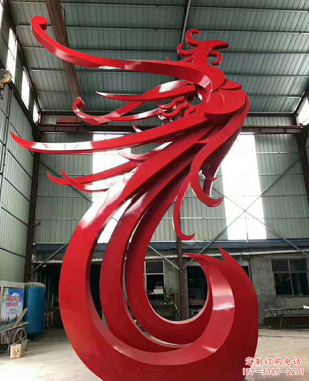 内蒙古不锈钢凤凰雕塑象征着新生的力量