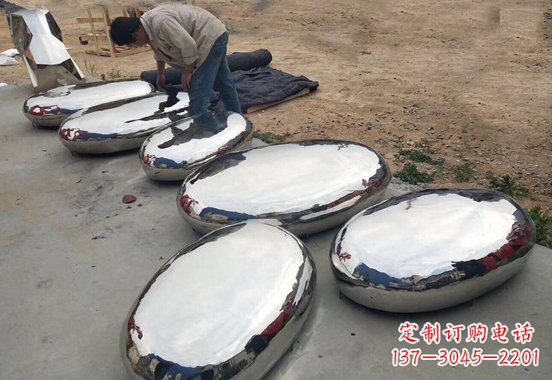 内蒙古不锈钢鹅卵石雕塑精美外形给人以美的感受