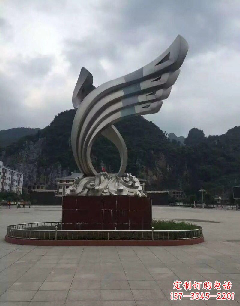 内蒙古翅膀雕塑——环绕不锈钢广场的精美艺术品