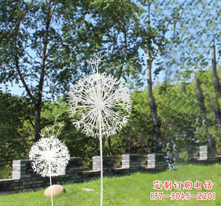 内蒙古不锈钢广场上的蒲公英雕塑