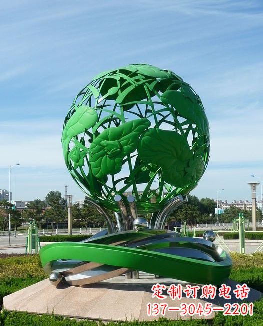 内蒙古荷叶穿梭的美丽雕塑
