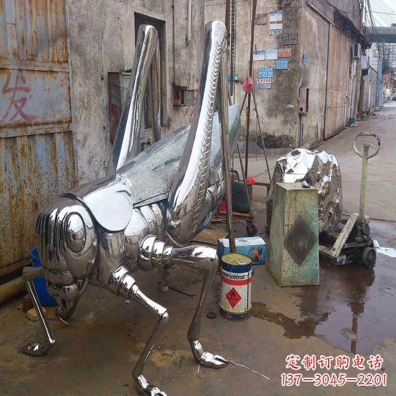 内蒙古不锈钢蝗虫雕塑营造美好的自然环境