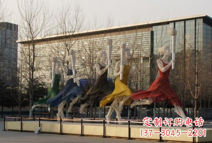 内蒙古不锈钢火炬手雕塑象征着永恒的精神