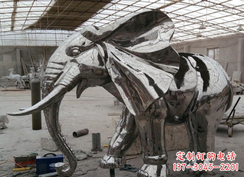 内蒙古不锈钢镜面大象雕塑——独特的艺术精品