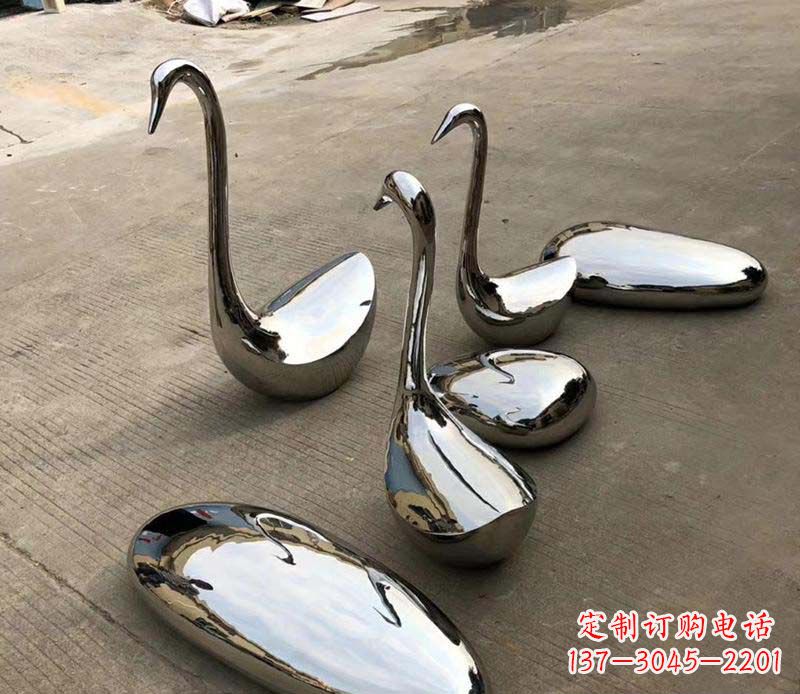 内蒙古精美绝伦的鹅卵石雕塑