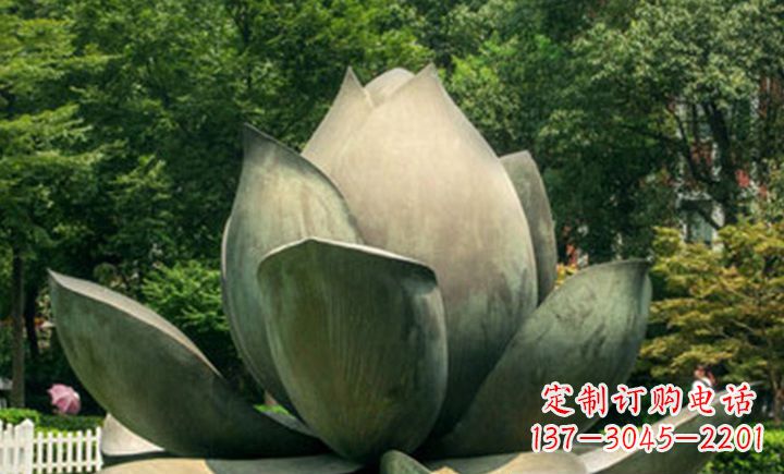 内蒙古不锈钢莲花公园精美的雕塑装点