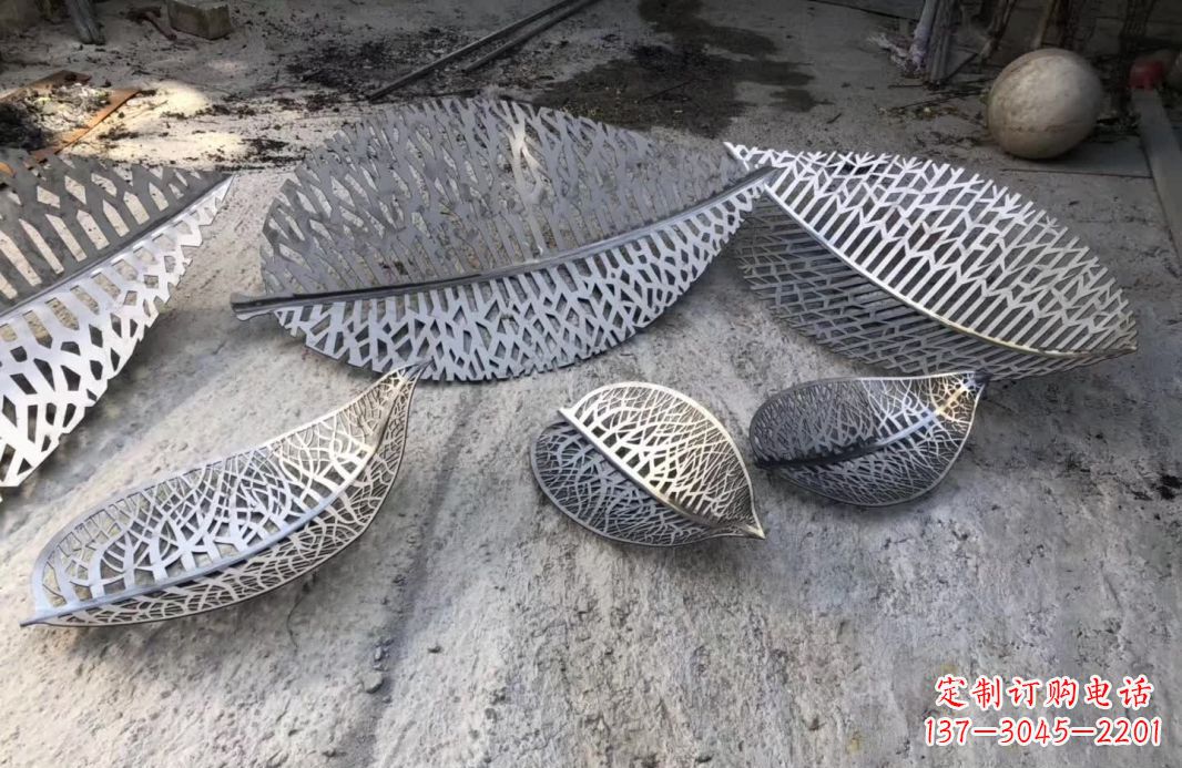内蒙古优雅的不锈钢树叶雕塑