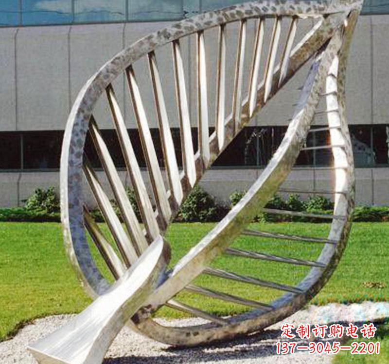 内蒙古不锈钢树叶镂空景观雕塑精美而古朴