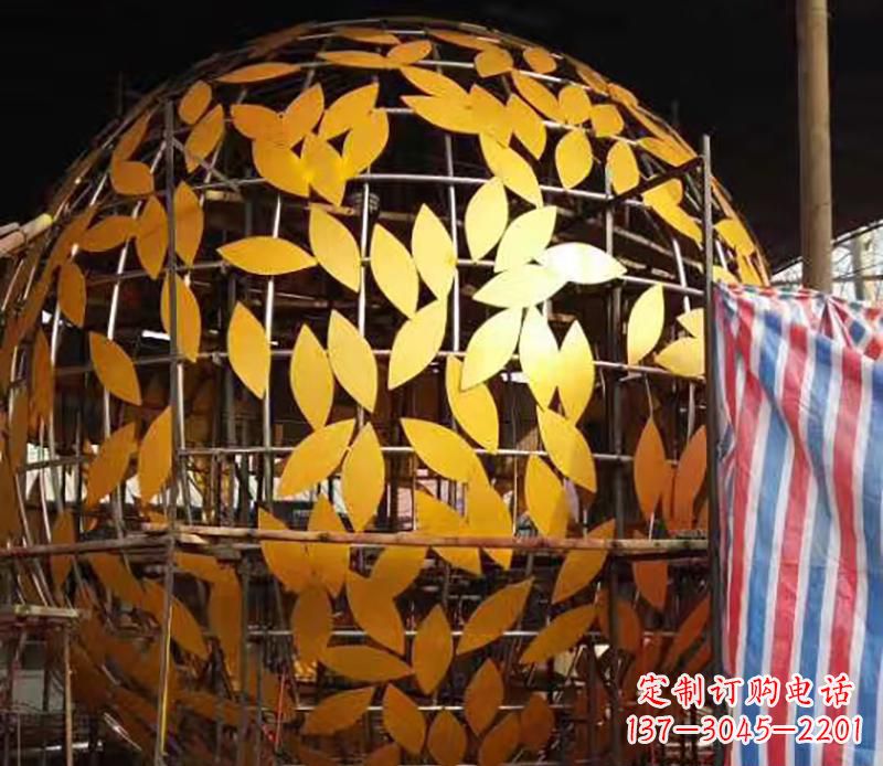 内蒙古不锈钢树叶镂空球景观雕塑