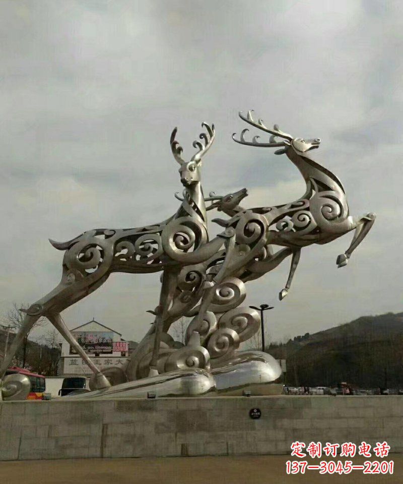 内蒙古梅花鹿雕塑——祥云梅花鹿广场的标志