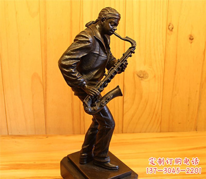 内蒙古萨克斯雕塑娱乐场所的精灵