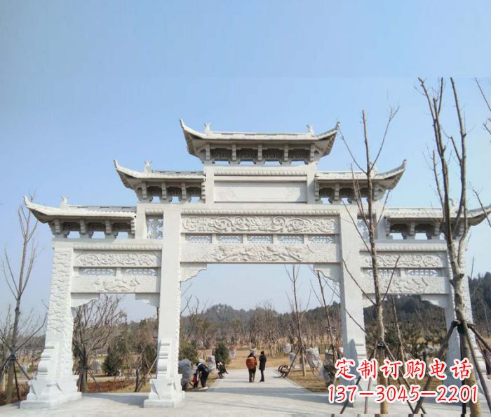 内蒙古“村口三门石雕牌楼”——悠久历史的见证