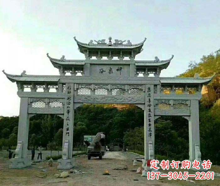 内蒙古村口石雕牌楼千百年文化瑰宝