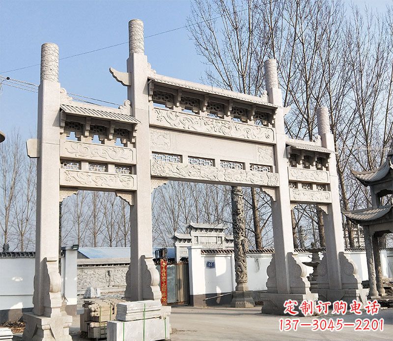 内蒙古村口的珍贵文化——牌坊雕塑