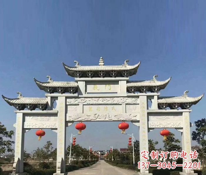 内蒙古传承百年,村口牌楼雕塑的历史