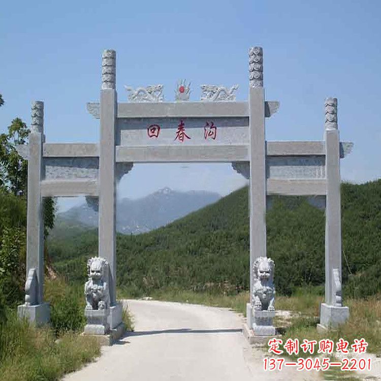内蒙古村落中的牌坊雕塑传承民间文化