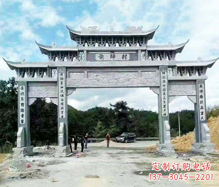 内蒙古村庄三门石牌坊石雕的内容。