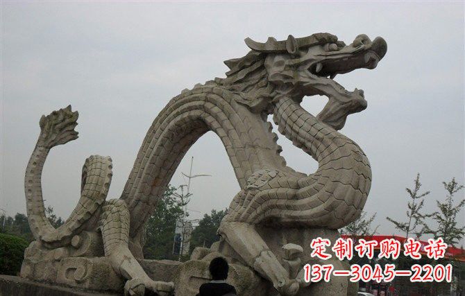 内蒙古大理石龙雕塑，象征着力量与尊贵