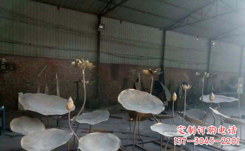 内蒙古锻铜荷叶荷花广场景观雕塑