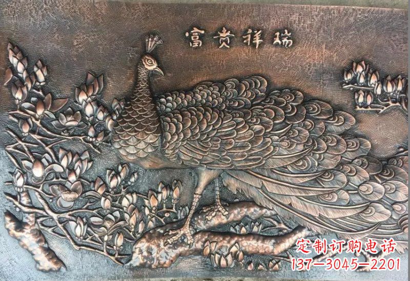 内蒙古华丽锻铜孔雀雕塑