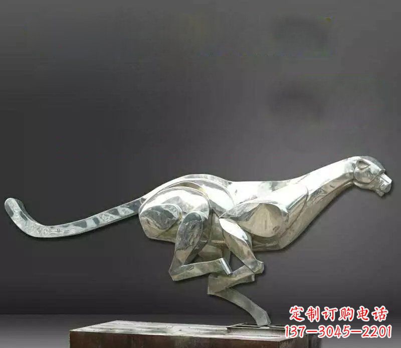 内蒙古公园不锈钢奔跑的豹子动物雕塑