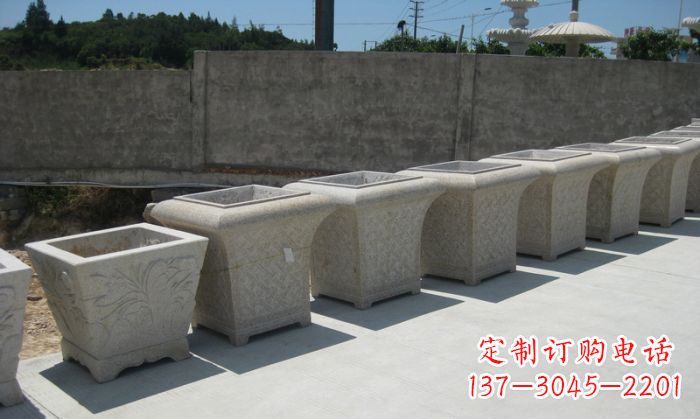内蒙古大理石花盆石雕 – 在公园展现精美自然风貌