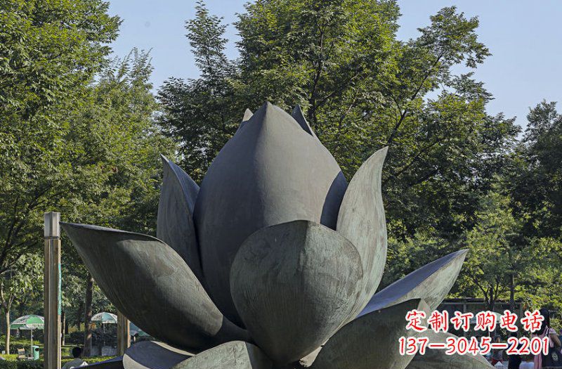 内蒙古公园莲花景观铜雕