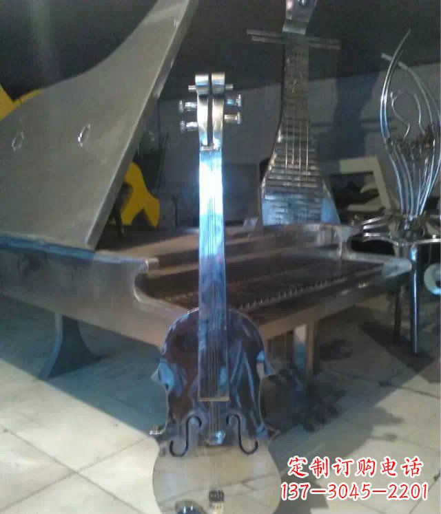 内蒙古中领雕塑:优雅音乐之旅,为您带来不锈钢吉他景观雕塑!