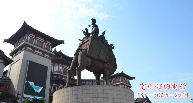 内蒙古广场骑骆驼的古代美女景观铜雕