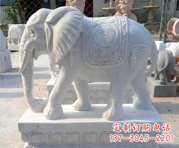 内蒙古高贵厚重的大象雕塑