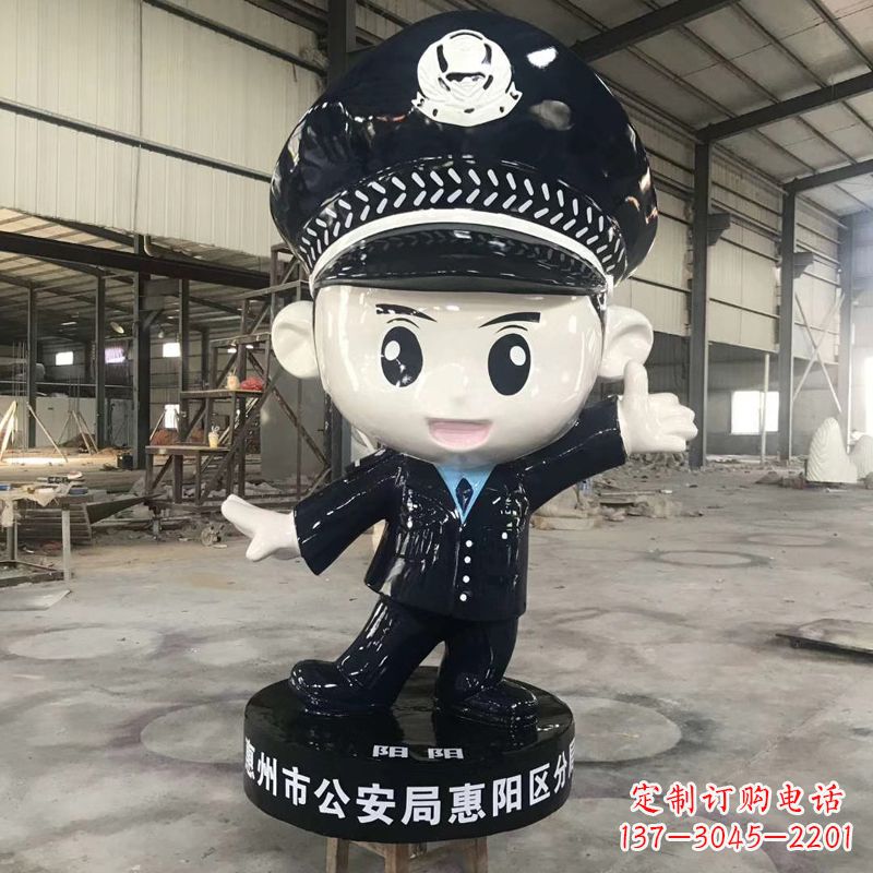 内蒙古可爱警察雕塑，萌趣满满！