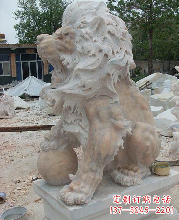 内蒙古晚霞红寺庙门口西洋狮子石雕