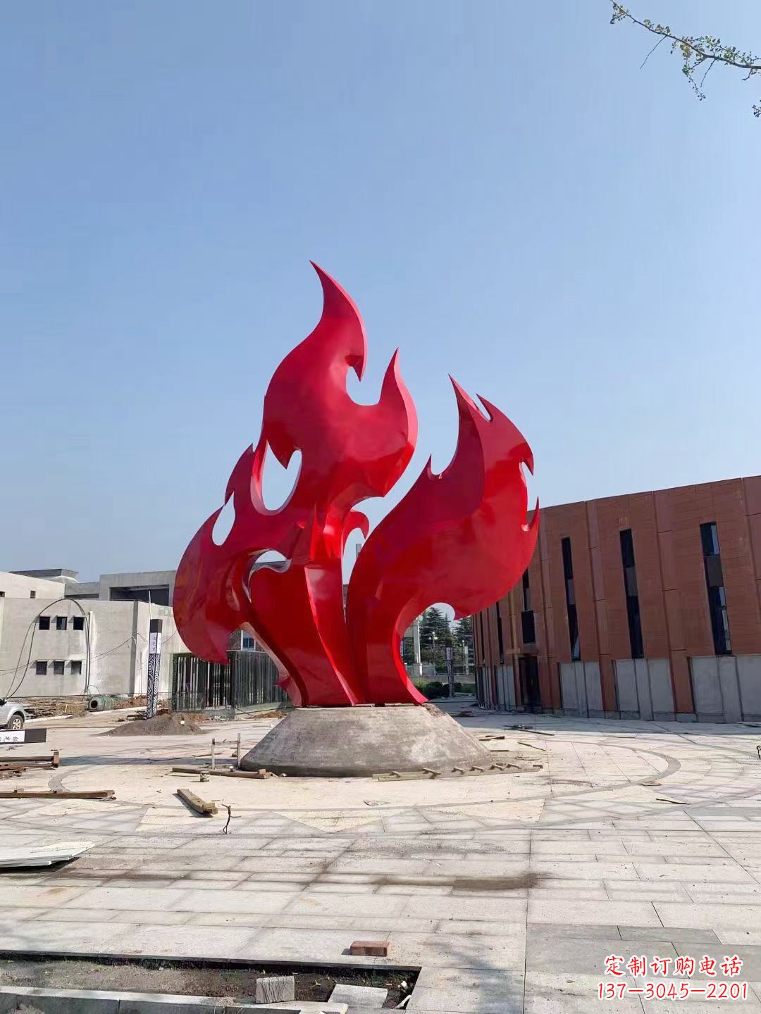 内蒙古大学操场抽象不锈钢火苗雕塑