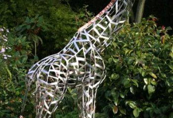 内蒙古长颈鹿雕塑-户外草坪大型不锈钢镂空长颈鹿雕塑